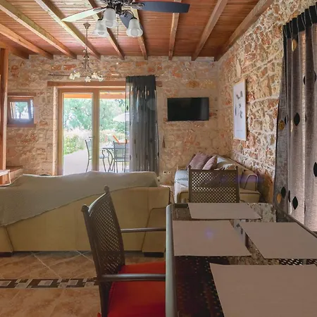 Vila Stone Made Private Pool Kriopigi