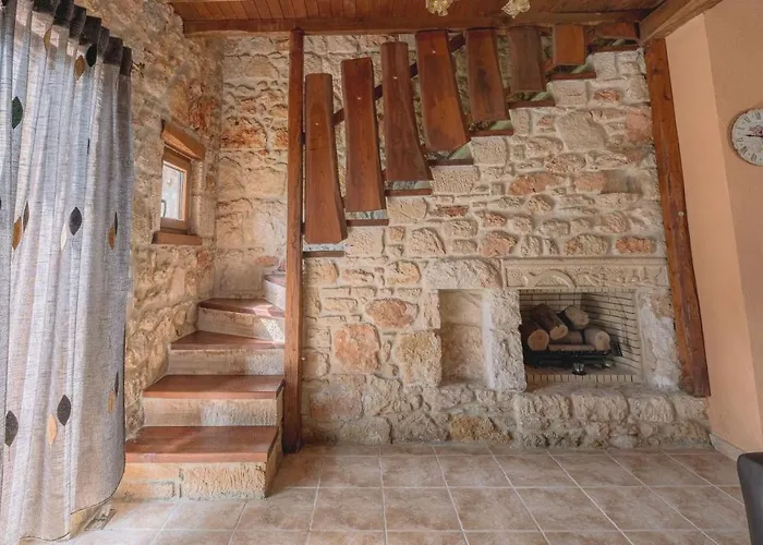 Stone Made Private Pool 别墅