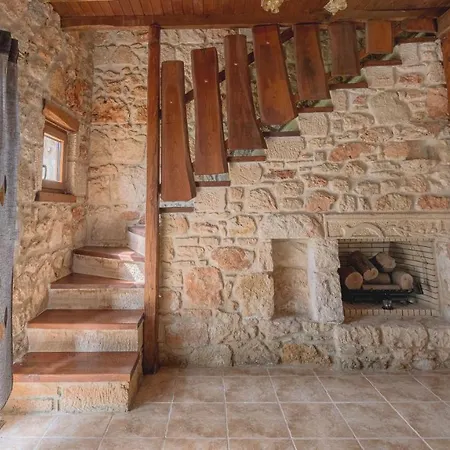 Stone Made Private Pool Vilă
