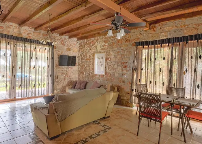 Stone Made Private Pool קריופיגי